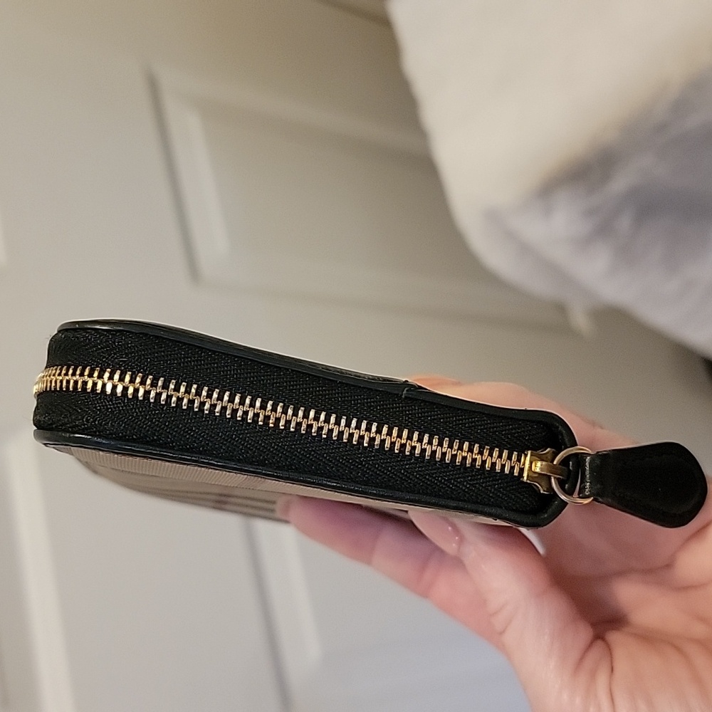 Burberry Black Leather and Beige Plaid Zipper Wallet - Picture 6 of 8